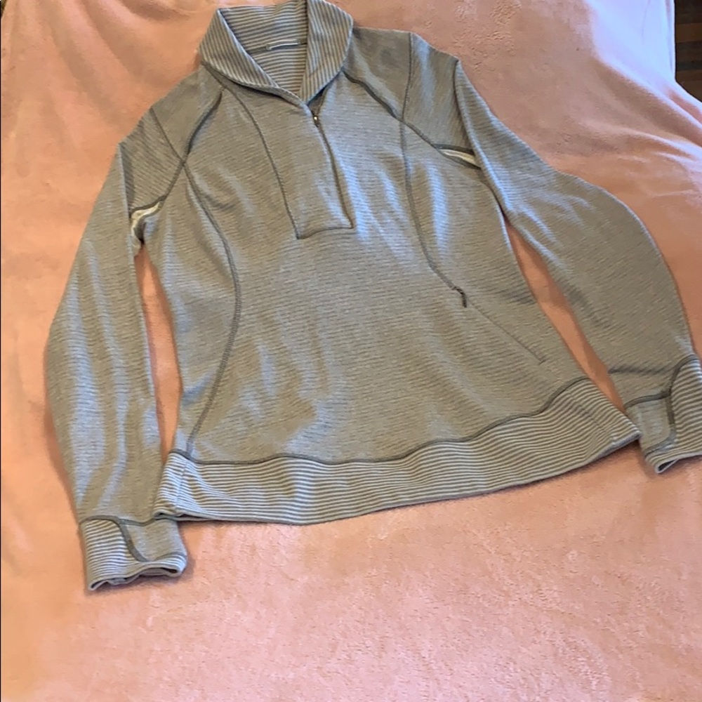 Beautiful pull over sweater